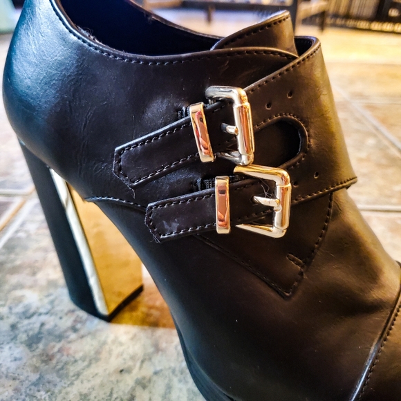 Black Pump Booties - Picture 4 of 4